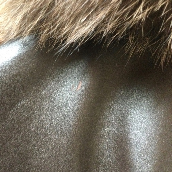 Lucious Dark Brown Leather coat with Authentic Fox Fur Removable Collar - Picture 5 of 5